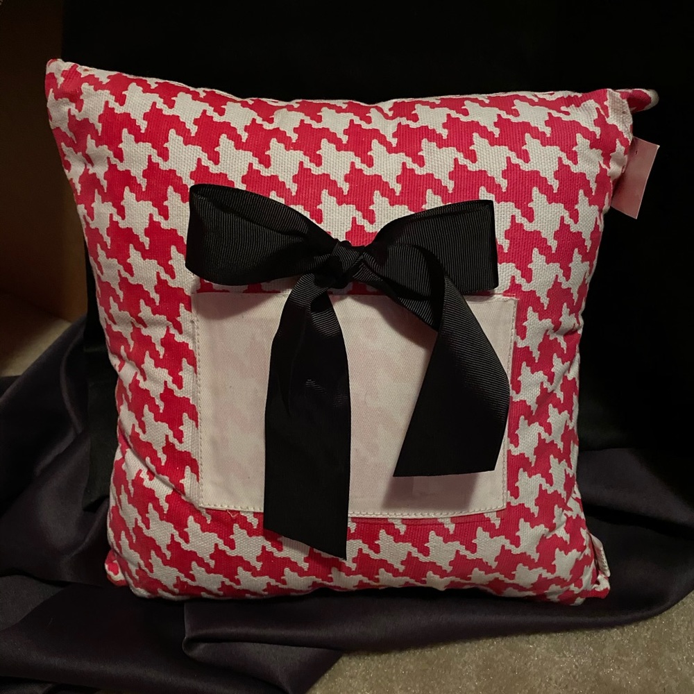 NWT Hot Pink Houndstooth Throw Pillow